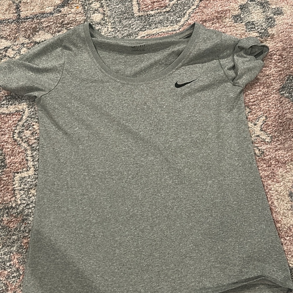 Nike Women's Heather Gray Short Sleeve Tee